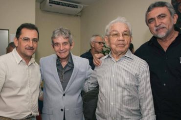 Na foto, Floriano Bezerra de Araújo com Juvêncio, Jair e Hermínio, líderes sindicalistas bancários, na inauguração do moderno Auditório José Campelo Filho, do Sindicato dos Bancários do Rio Grande do Norte